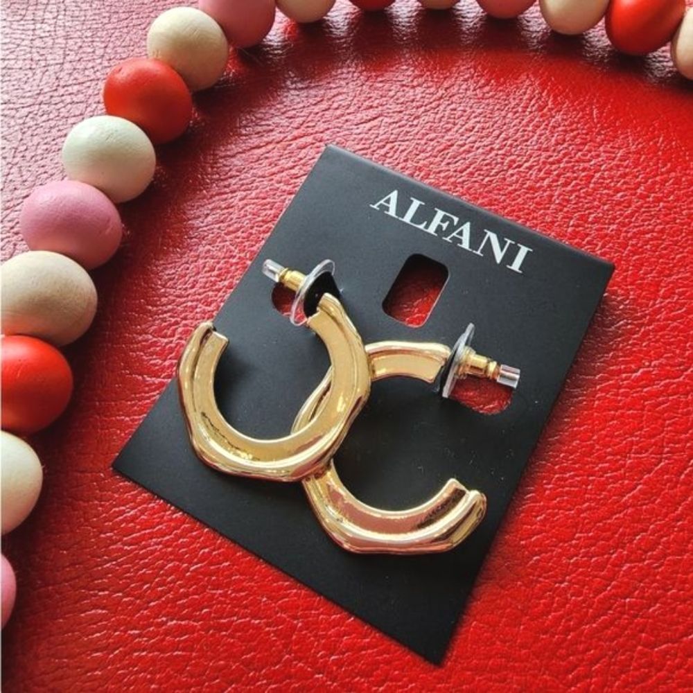 NWT Gold tone Alfani Hoop Earrings
